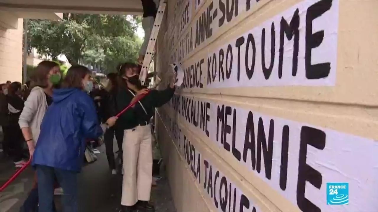 The Gluers: A French group denounces femicide with a poster campaign The Gluers: A French group denounces femicide with a poster campaign