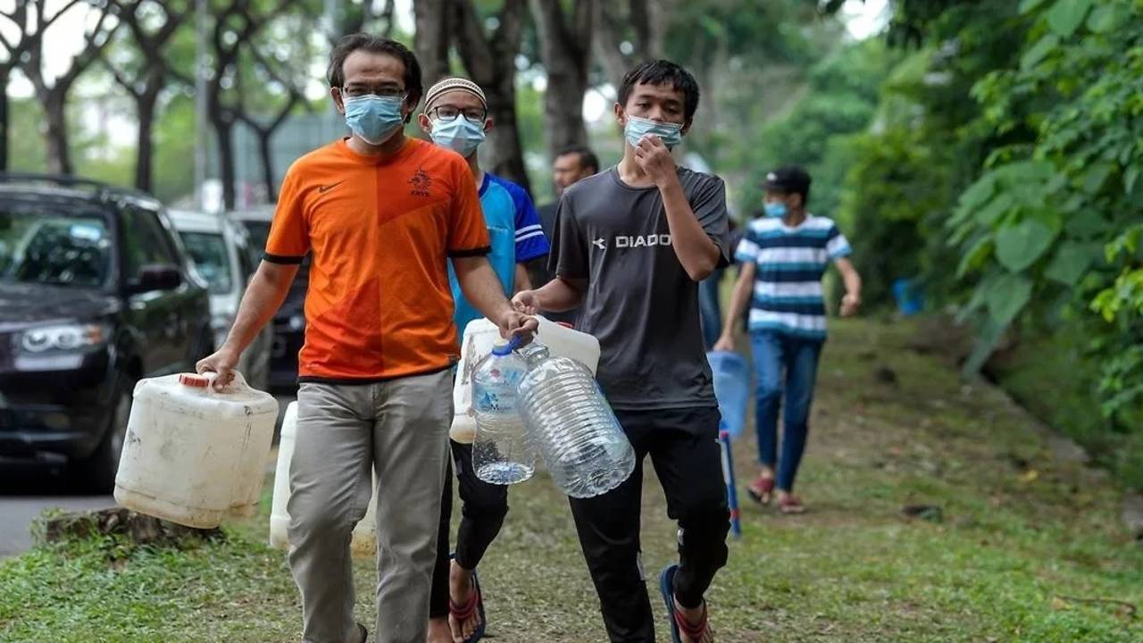 Water supply to be restored within 24 hours in Selangor, says environment minister as cuts hit 5 million consumers Water supply to be restored within 24 hours in Selangor, says environment minister as cuts hit 5 million consumers