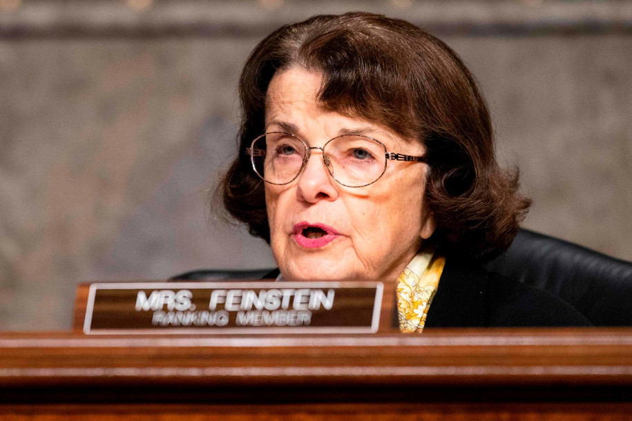Feinstein drops out of Democratic leadership in Senate Feinstein drops out of Democratic leadership in Senate