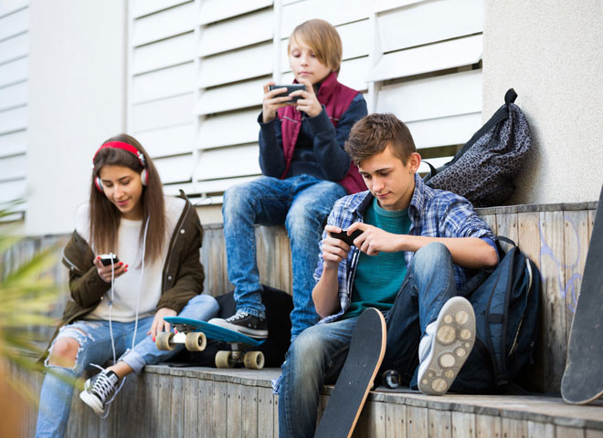 Young Peoples Addiction to Smartphones Young Peoples Addiction to Smartphones